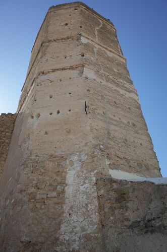 Torre albarrana junto a la puerta de Carmona de la alcazaba de Marchena vista desde el noroeste