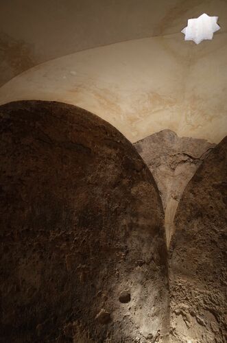 Bóveda de la sala fría del hammam almohade del Campo de los Mártires en el Alcázar de Córdoba