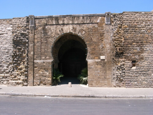 Vista del arco exterior de la Bab al-Ŷadid