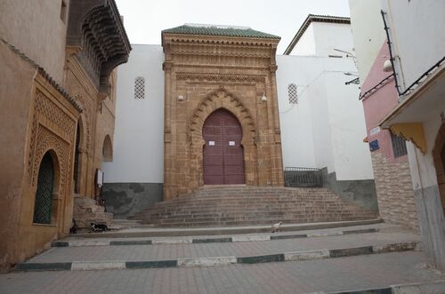 Puerta de la mezquita de Salé abierta en el muro de la qibla