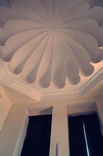 Cúpula gallonada del cuerpo superior del alminar de la mezquita de la Qasba de Marrakech