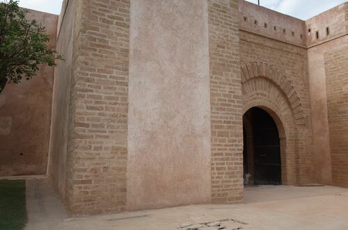 La torre izquierda y la puerta exterior de Bab Zaer