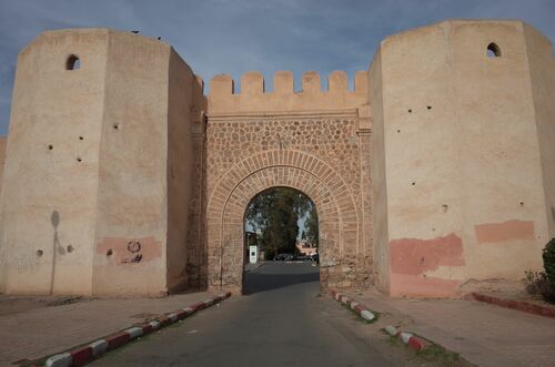 Vista frontal de la Bab al-Raha de Marrakech