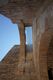Vista desde abajo de la buhedera de defensa de la puerta del castillo de Jimena de la Frontera 
