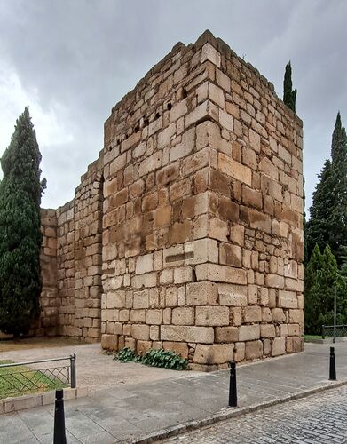Vista desde el este de la torre albarrana 3 de la alcazaba de Mérida