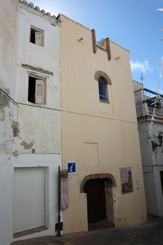 Vista exterior desde el noroeste de la torre árabe de Torrox