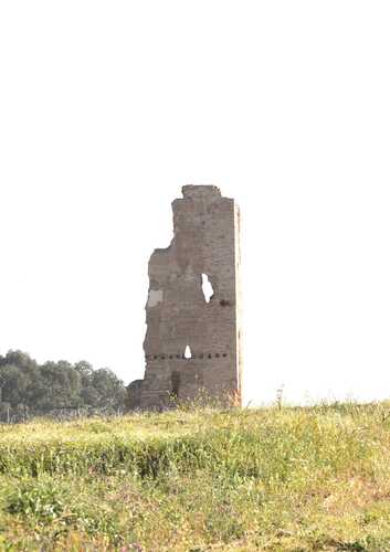 Frente suroeste de la torre de los Herberos en Dos Hermanas