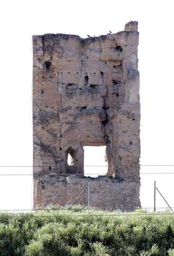 Frente noroeste de la torre de los Herberos en Dos Hermanas