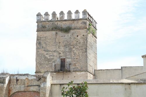 Lado oeste de la Torre de Quintos en Dos Hermanas