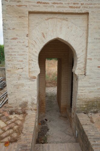 Detalle de la puerta sur del alminar de Sanlucar la Mayor