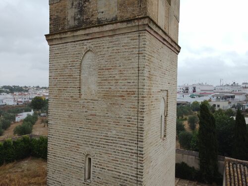 Zona alta del frente oeste del alminar de Sanlucar la Mayor