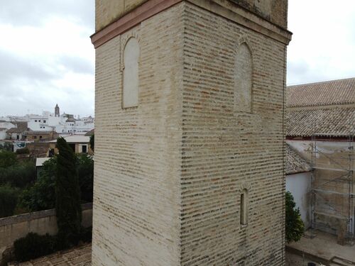 Parte alta del ángulo noroeste del alminar de Sanlucar la Mayor