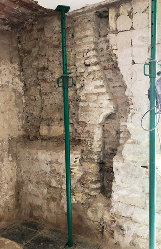 Cara interna de un arco del patio de la mezquita aljama de Jerez
