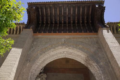 Arco y tejaroz de la puerta del Perdón