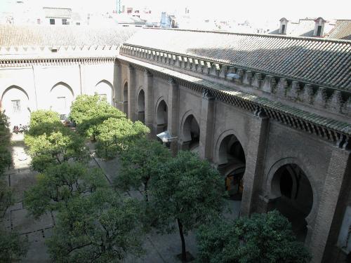 Lado este del patio y alminar