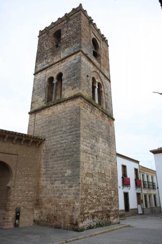 Actual torre campanario que encierra el alminar de la mezquita de Niebla