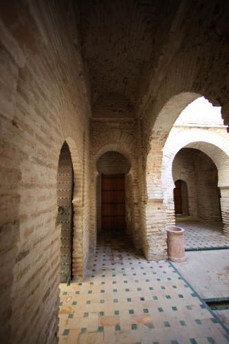Pórtico septentrional del patio de la mezquita del alcázar de Jerez