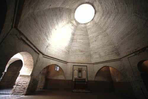 La sala de oración de la mezquita del alcázar de Jerez desde el oeste
