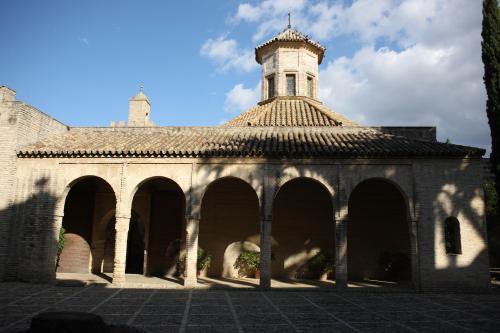 Vista de la mezquita del alcázar de Jerez desde el oeste