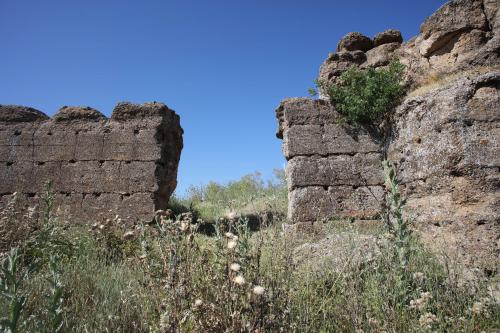 Hueco que ocupó la puerta de entrada al castillo