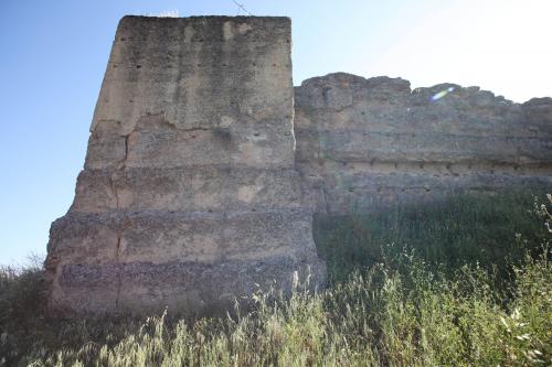 Frente noreste de la torre del ángulo este