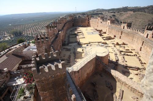 Interior del castillo desde la torre del homenaje