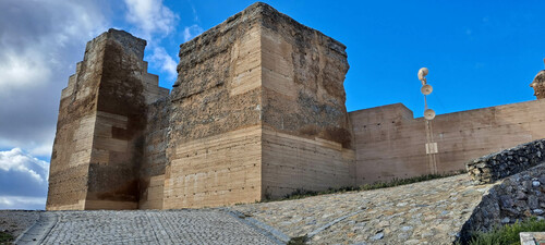 Torres del frente sureste del castillo de Reina