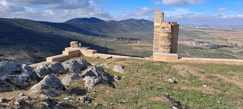 El angulo oeste del recinto del castillo de Reina desde el interior del mismo