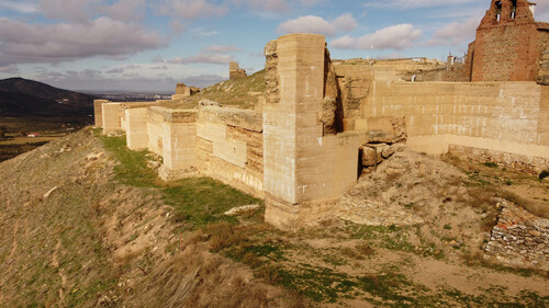 Ángulo sur del castillo de Reina