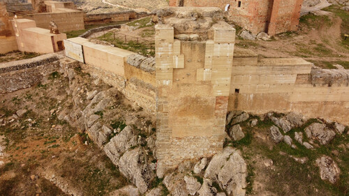 Torre del ángulo este del castillo de Reina