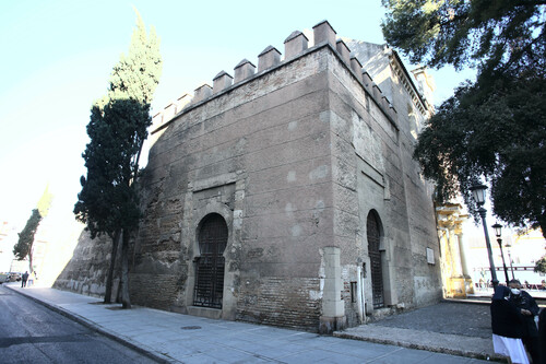 Frentes este y sur de la Puerta de Córdoba en Sevilla