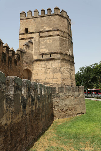 La Torre Blanca de Sevilla desde el sureste (exterior de la ciudad)