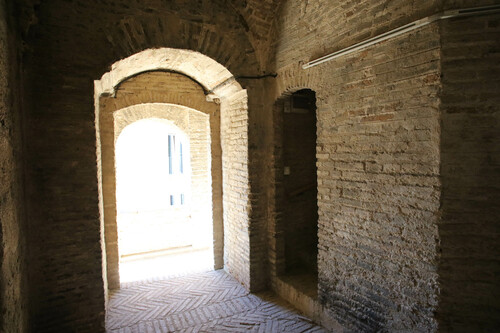Puerta de acceso a la cámara interior del nivel 1 de la Torre Blanca de Sevilla