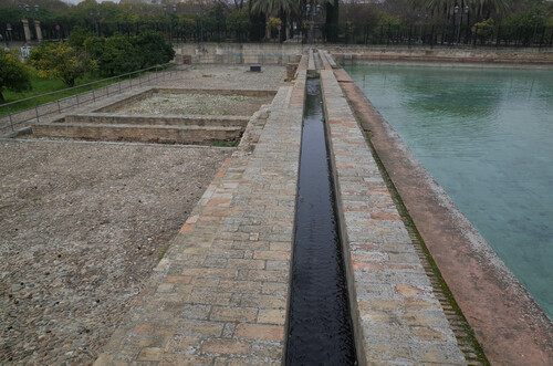 Canal de llegada de agua al albercón de la Buayra en su lado sur