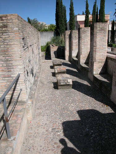 Restos del acueducto almohade amortizados por la construcción del edificio cristiano