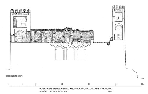 Sección este-oeste de la Puerta de Sevilla en Carmona