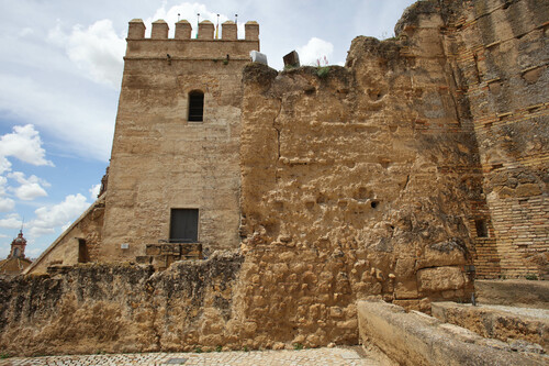 Lado occidental del patio del alcázar de la puerta de Sevilla en Carmona 