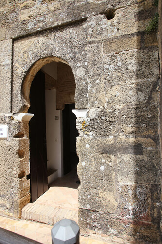 Puerta de acceso a la torre noreste del alcázar de la Puerta de Sevilla en Carmona