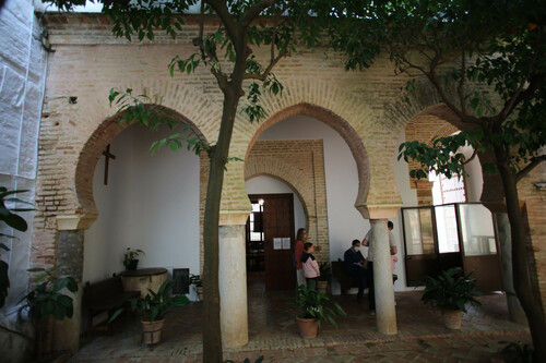 Lado occidental del pórtico norte del patio de la mezquita mayor de Carmona