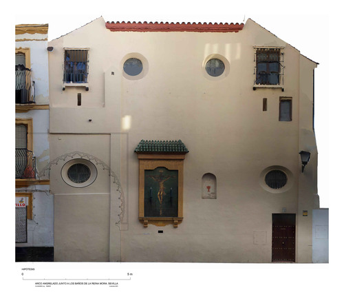 Ubicación del arco en la fachada de la cabecera de la capilla de la Vera Cruz en la calle Baños