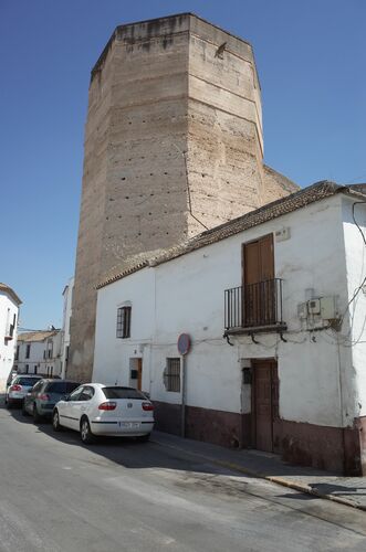 Torre albarrana del centro del frente norte del recinto amurallado de Écija desde el noroeste