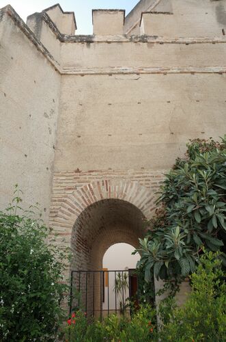 Detalle del pasaje de separación de la torre albarrana del ángulo noreste del recinto amurallado de Écija 