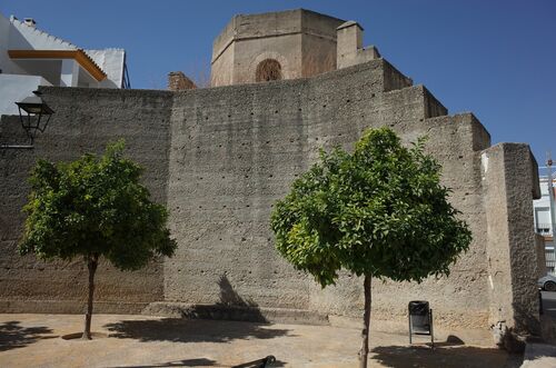 Torre albarrana del ángulo noreste del recinto amurallado de Écija desde el sur (interior del recinto)