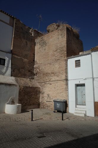 Torre del frente sur del recinto amurallado de Écija, junto a la alcazaba.