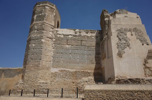 Torre albarrana y frente sur de la alcazaba de Marchena