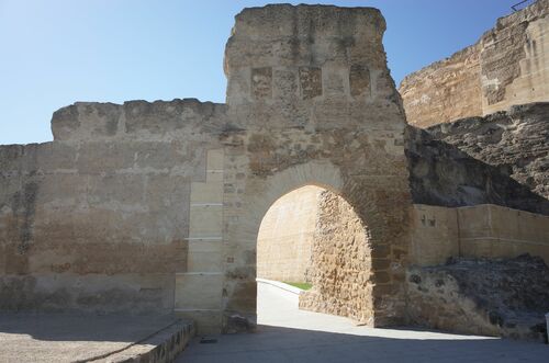 Vista exterior de la puerta de El Portillo de Marchena