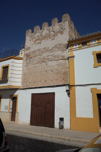 Torre del frente sureste del recinto amurallado de Marchena