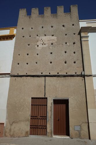 Torre del frente sureste del recinto amurallado de Marchena
