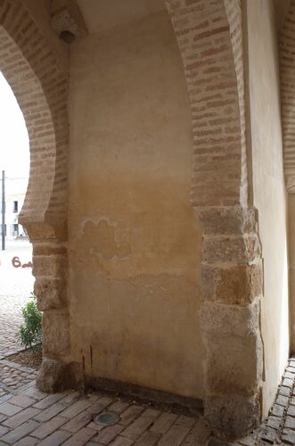 Detalle de la jamba del arco primitivo de la Puerta del Sol del recinto amurallado de Palma del Río