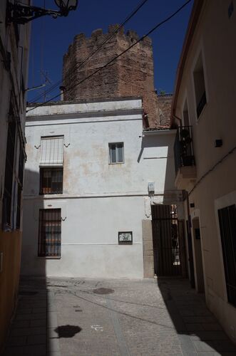 Vista de la Torre Redonda del recinto amurallado de Cáceres